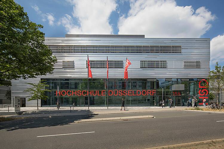 Foto: Blick auf den Haupteingang der Hochschule Düsseldorf 