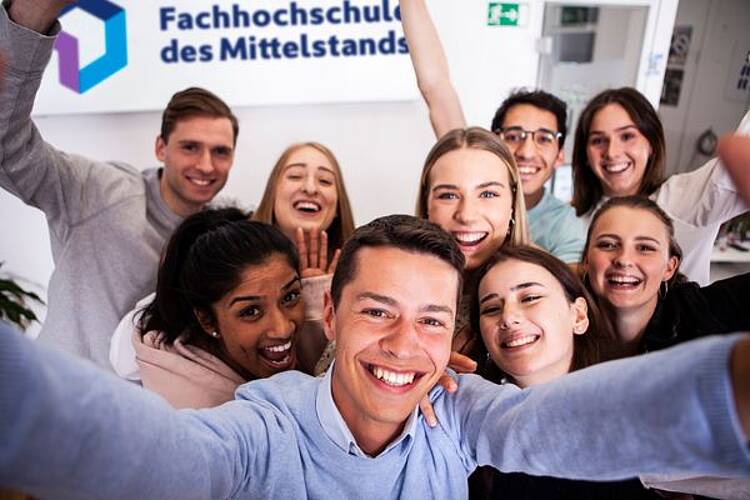 Studierende der Fachochschule des Mittelstands (FHM) (Foto:Fachochschule des Mittelstands (FHM)) Foto: Studierende der Fachochschule des Mittelstands (FHM).