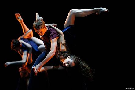 Soirée 2018 (Foto: Ida Zenna/Palucca Hochschule für Tanz Dresden) Foto: Studierende tanzen bei Soirée 2018.