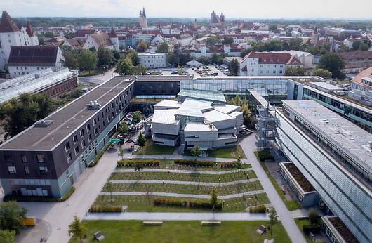 Foto: Luftaufnahme des Campus der Technischen Hochschule Ingolstadt.