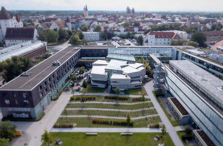 Foto: Luftaufnahme des Campus der Technischen Hochschule Ingolstadt.