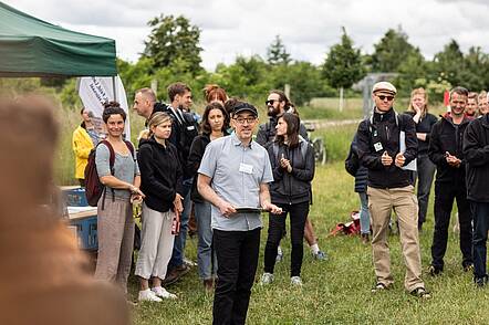Feldtag an der HNEE in der Lehr- und Forschungsstation Wilmersdor (Foto: HNEE / Florian Reischauer) Foto: Feldtag an der HNEE in der Lehr- und Forschungsstation Wilmersdorf.