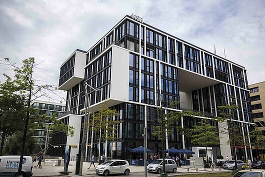 Foto: Blick auf das Universitätsgebäude am Kaiserkai in Hamburg