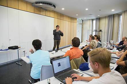 Foto: Studierende während eines Seminars