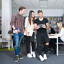 Studierende an der Fachhochschule des Mittelstandes (Foto: Fachhochschule des Mittelstandes Bielefeld)