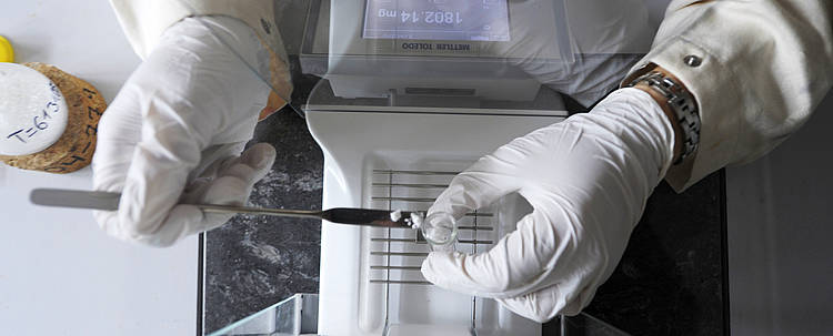 Genaue Dosierung einer Substanz (Foto: Technische Universität Dortmund)