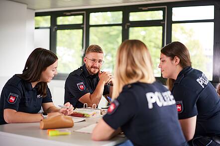 Foto: Studienalltag an der Polizeiakademie Niedersachsen.
