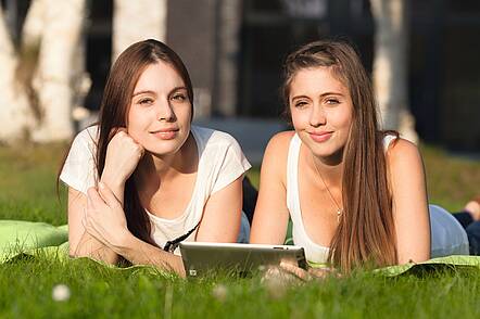 Studierende (Foto: Rheinische Hochschule Köln/Philippe Moosmann) Foto: Studierende der Rheinischen Hochschule Köln bei gemeinsamer Pause