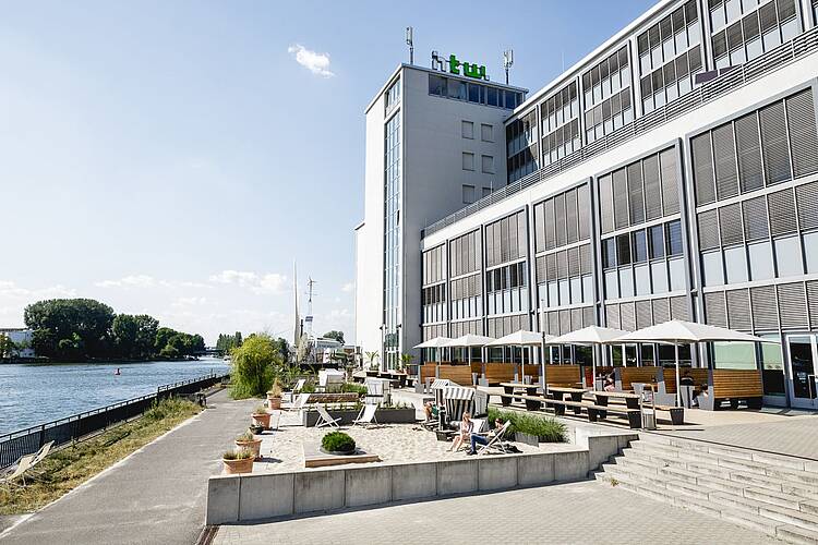 Foto: Blick auf den Campus Wilhelminenhof an der Spree 