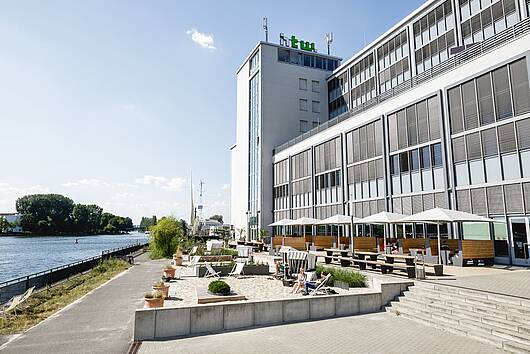 Foto: Blick auf den Campus Wilhelminenhof an der Spree 