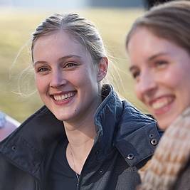 Studentinnen an der Hochschule Fresenius (Foto: Hochschule Fresenius)