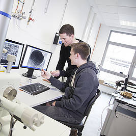 Studierende an der Privaten Hochschule für Wirtschaft und Technik (Foto: PHWT Vechta/Diepholz/Oldenburg)