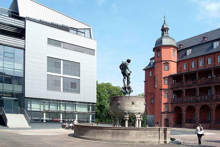Campus HfG (Foto: Hochschule für Gestaltung Offenbach) Foto: Blick über den Campus auf die Hochschulgebäude