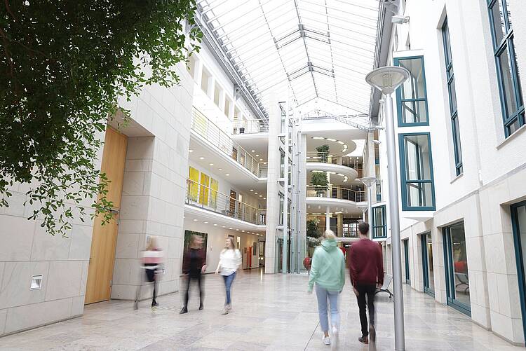 Foto: Gebäude der Hochschule für Finanzwirtschaft & Management.