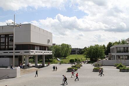 Foto: Blick auf Gebäude der Universität Regensburg