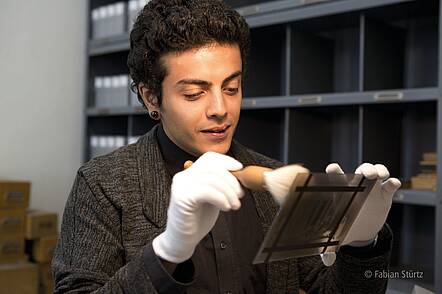 Universität zu Köln (Foto: Fabia Stürtz) Foto: Studierender bei der Forschungsarbeit