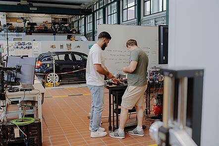 Foto: Studierende der Hochschule RheinMain.
