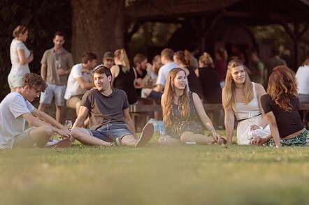Studierendenfeier (Foto: Hochschule Geisenheim)  Foto: Studierendenfeier an der Hochschule Geisenheim