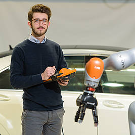 Student an der Universität des Saarlandes (Foto: Oliver Dietzet/Universität Saarbrücken)