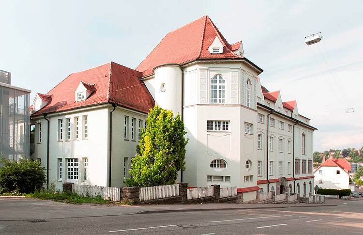 Foto: Blick auf das Hauptgebäude der Hochschule für Gestaltung Schwäbisch Gmünd