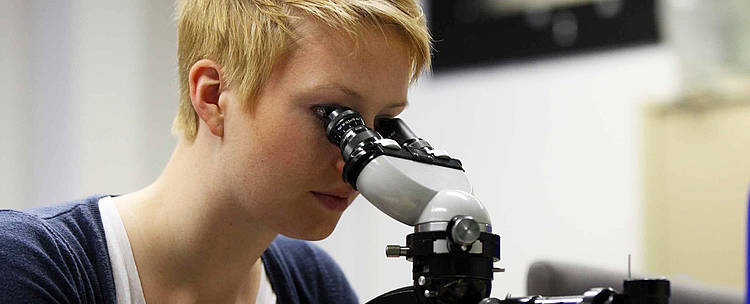 Praktische Ausbildung im Bereich der Rohstoff- und Geowissenschaften (Foto: Technische Universität Clausthal/Olaf Möldner)