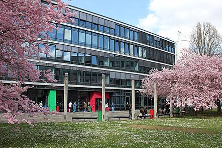 Foto: Blick auf das Gebäude der Katholischen Hochschule Mainz 