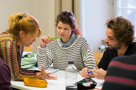 Foto: Studierende der Pädagogischen Hochschule Weingarten in der Diskussion 