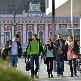 Studierende der SRH Hochschule für Logistik und Wirtschaft, Hamm (Foto: SRH Hochschule Hamm)