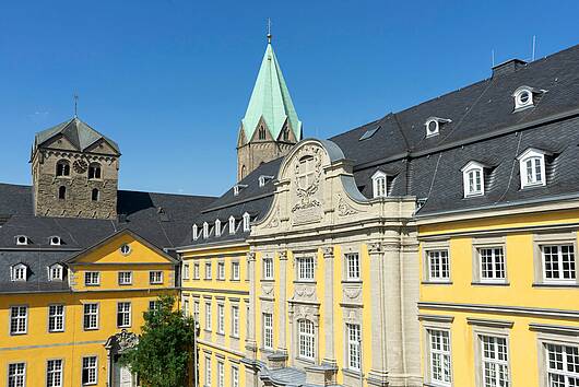 Foto: Blick auf das Hochschulgebäude Alte Abtei am Campus Essen-Werden