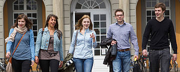 [Translate to English:] Studierende an der Universität Bonn (Foto: Barbara Frommann/Universität Bonn)