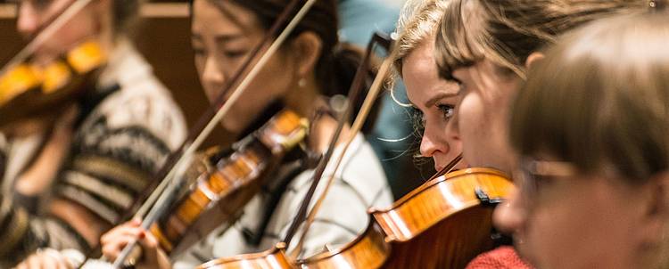 Streicher im Konzert (Foto: Hochschule für Musik "Carl Maria von Weber" Dresden/Marcus Lieder)