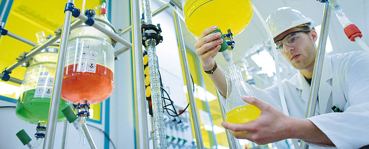 Student im Labor (Foto: TH Köln/Thilo Schmuelgen)