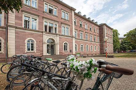 Hauptgebäude der PH Karlsruhe (Foto Fabry; Pädagogische Hochschule Karlsruhe)