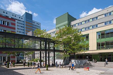 Gebäude der HWR Berlin (Foto HWR Berlin / Christoph Eckelt) Foto: Außenansicht des Gebäudes der HWR Berlin