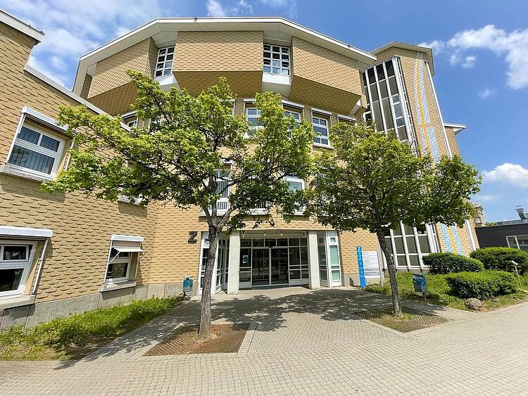 Foto: Hauptgebäude der Baden-Württemberg HfPol.