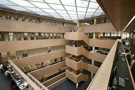 Foto: Blick ins Innere der Universitäts- und Landesbibliothek der TU Darmstadt