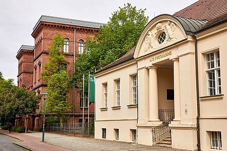 Foto: Alte Forstakademie auf dem Stadtcampus.