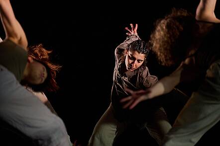 Foto: Studierende während der Tanzausbildung an der Folkwang Universität der Künste