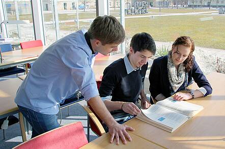 Bibliothek der OTH Amberg-Weiden (Foto: Ostbayerisch Technische Hochschule Amberg-Weiden) Bibliothek der OTH Amberg-Weiden (Foto: Ostbayerisch Technische Hochschule Amberg-Weiden)