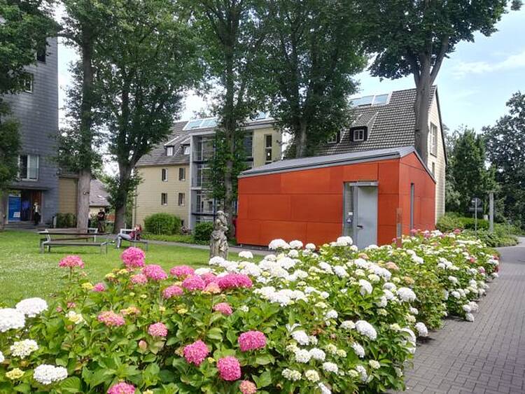 Campus der Kirchlichen Hochschule Wuppertal (Foto: Kirchliche Hochschule Wuppertal) Foto: Blick auf den grünen Campus der Kirchlichen Hochschule Wuppertal