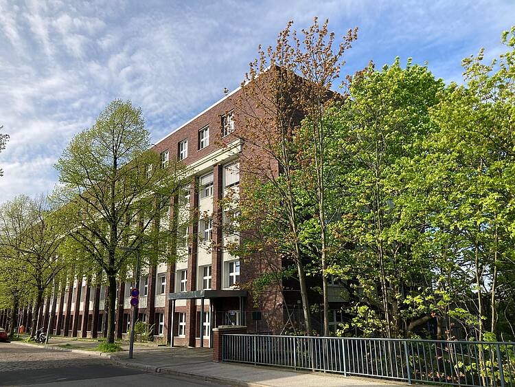 Foto: Gebäude der Akkon Hochschule.
