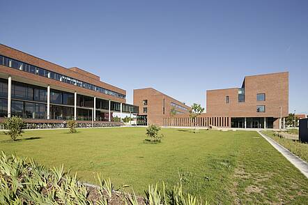 Foto: Blick auf das Gebäude des Fachbereichs Physik