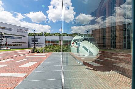 Luftfahrttechnik (Foto: Technische Hochschule Wildau) Foto: Blick auf Flugzeugmodell in der Fachschaft Luftfahrttechnik