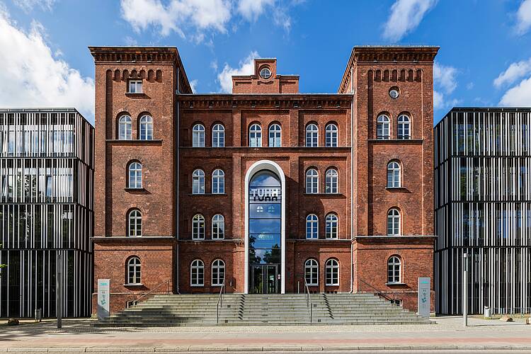 Foto: Blick auf das Hauptgebäude der TUHH 