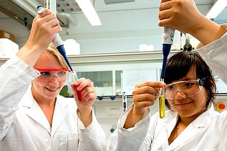 Studierende Angewandte Naturwissenschaften (Foto: E. Lichtenscheidt/Hochschule Bonn-Rhein-Sieg) Foto: Studierende der Angewandte Naturwissenschaften an der Hochschule Bonn-Rhein-Sieg