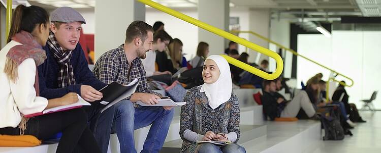 Studierende im Gespräch (Foto: Universität Konstanz)