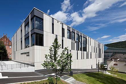 Foto: Blick auf die Neue Universitätsbibliothek der Universität Marburg 