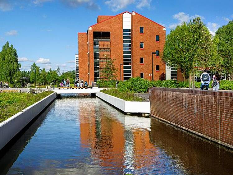 Foto: Außenansicht der Hochschule Emden/Leer