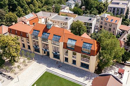 Foto: Luftaufnahme des Hauptgebäudes der Bauhaus-Universität Weimar