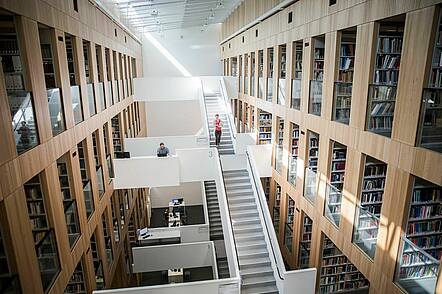Foto: Blick in die Zweigbibliothek Steintor-Campus 